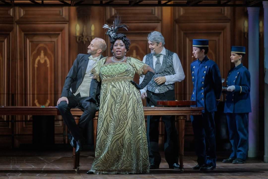 Marie-Émeraude Alcime sur scène à l'opéra